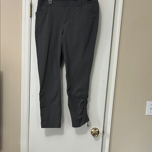 Eddie Bauer Women's Cropped Ruched Hem Active Pants - Dark Gray